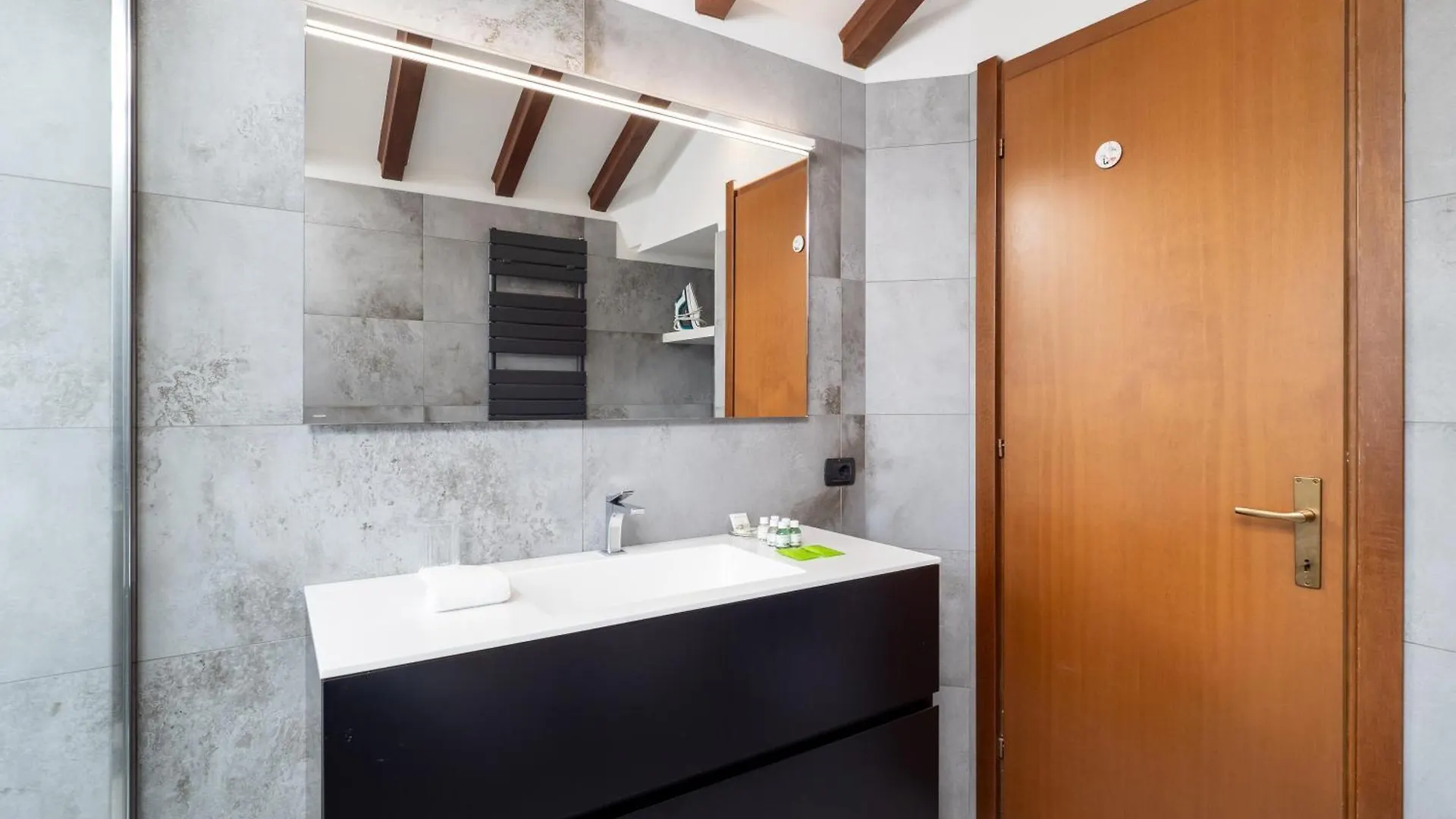 Keys Of Italy - Umbria 50 Your Modern Hut Milano Italia
