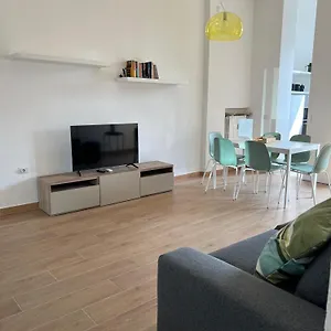  Appartamento New With Balcony, Isola Bosco Verticale